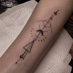 Hold Nap geomatrikus tetoválás alkar Budapest, Moon Sun geometric tattoo forearm Budapest
