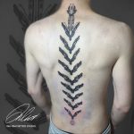 gerinc hát tetoválás fekete fehér minta Budapest, spine back tattoo black and white pattern Budapest