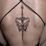 hát pillangó díszes kés tetoválás, back butterfly fancy knife tattoo
