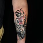 realisztikus fekete szürke piros kakas tetoválás alkar, realistic black gray red rooster tattoo forearm