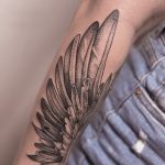 angyalszárny fekete fehér szürke alkar tetoválás, angel wing black white gray forearm tattoo