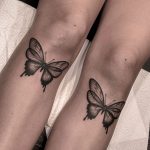 pillangó térd alatti tetoválás, butterfly below knee tattoo