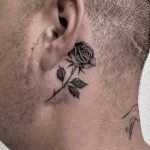 rózsa fül mögotti tetoválás Budapest, rose behind ear tattoo Budapest