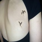 fekete fehér kicsi sárkány tetovbálás Budapest, black and white small dragon tattoo Budapest