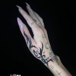 ujj kézfej tetoválás Ink Man Tattoo Studio Budapest, finger hand tattoo Ink Man Tattoo Studio Budapest