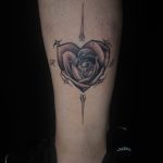 rózsa fekete fehér szürke tetoválás, rose black white gray tattoo