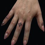 ujj tetoválás Budapest, finger tattoo Budapest