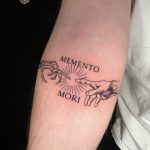 emlékezz a halálra felirat tetoválás memento mori, remember death lettering tattoo memento mori