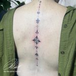 hát gerinc tetoválás virág levelek pontok, back spine tattoo flower leaves dots