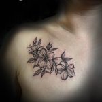 virág mellkas tetoválás Budapest, flower chest tattoo Budapest