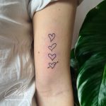 szív felkar tetoválás Budapest, heart upper arm tattoo Budapest