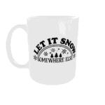 Witte mok met kerstmotivatie en tekst 'Let it Snow' en 'Somewhere Else' in zwart, met sneeuwvlokken en dennenbomen, feestelijk design.