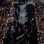 Le pape préside la vigile pascale après l'inquiétude sur sa santé