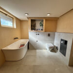 Referenzen 84 Terramore-Bodendesign Bad Mikrozement Finca mit Gravuren, nachher