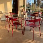 tavoli levante e sedie alu mito nel contract ristorante