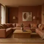 Modernes Wohnzimmer im Quiet-Luxury-Stil 2026 mit warmen Erdtönen und Naturmaterialien