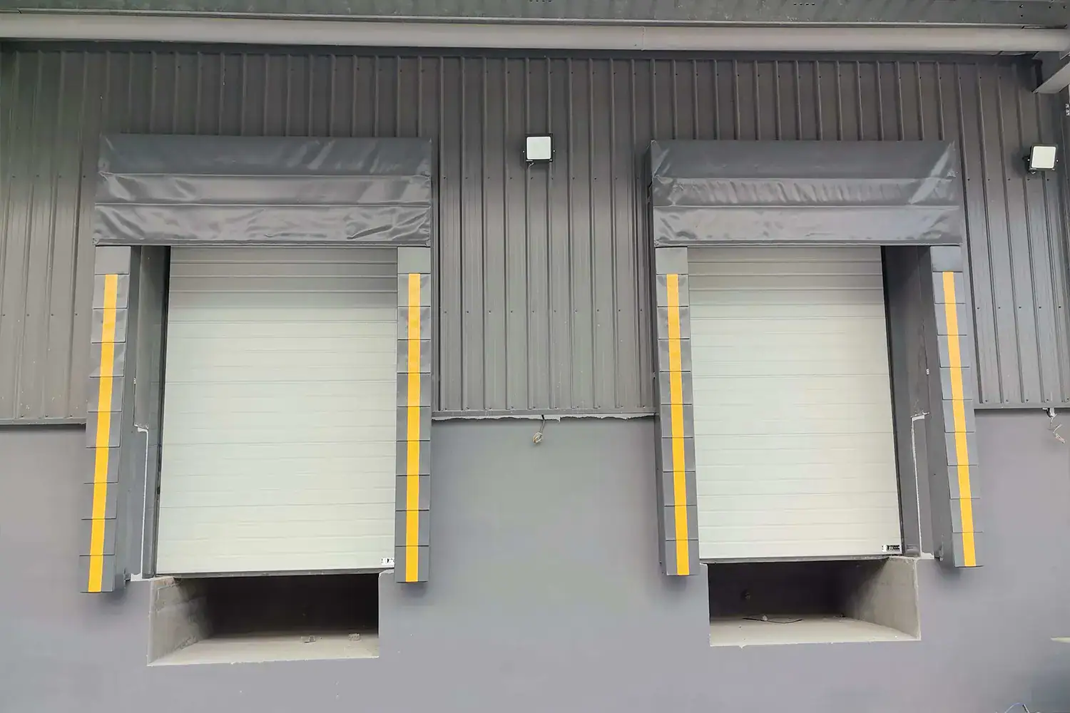 High performance insulated sectional doors with 80mm polyurethane foam for cold storage warehouses in 2026