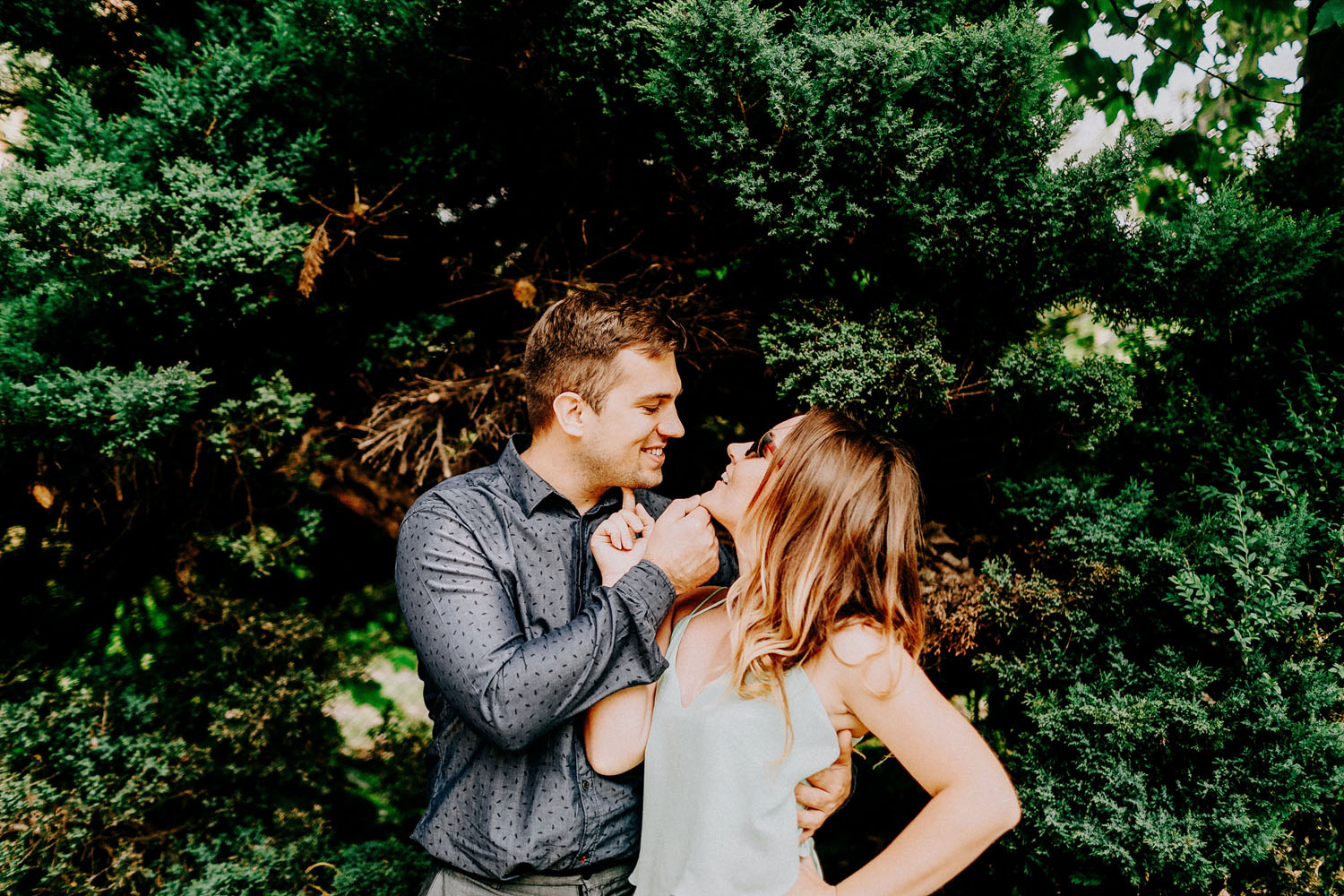 sesja narzeczeńska, zdjęcia zakochanych, sesja zaręczynowa, fotografia ślubna kraków, jakub dziedzic fotograf, luźna sesja w parku