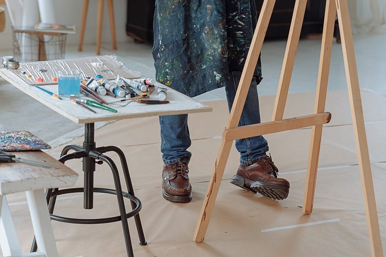 Artiste peintre sur toile atelier Sénégal
