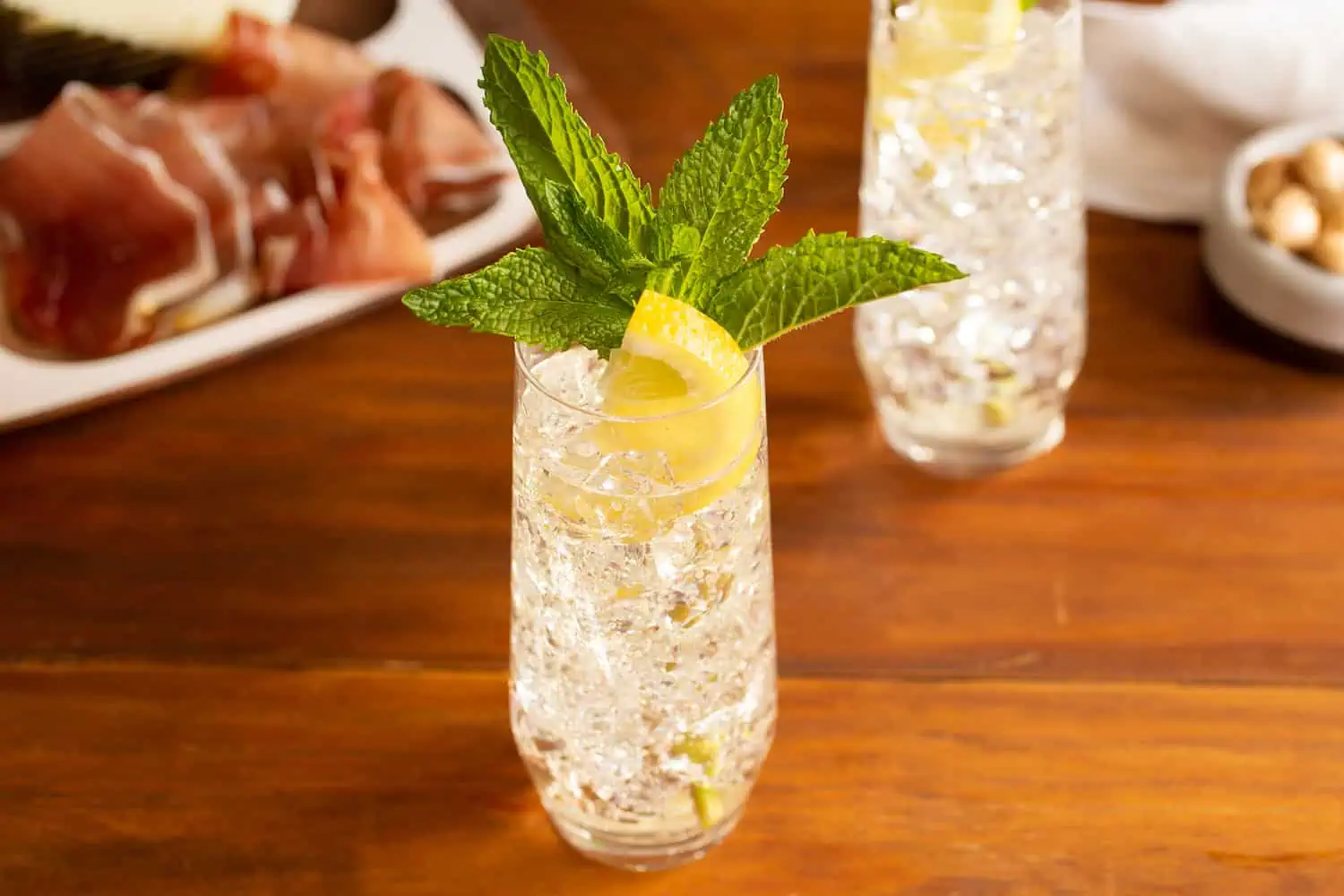 rebujito sherry cocktails with lemon and mint garnish