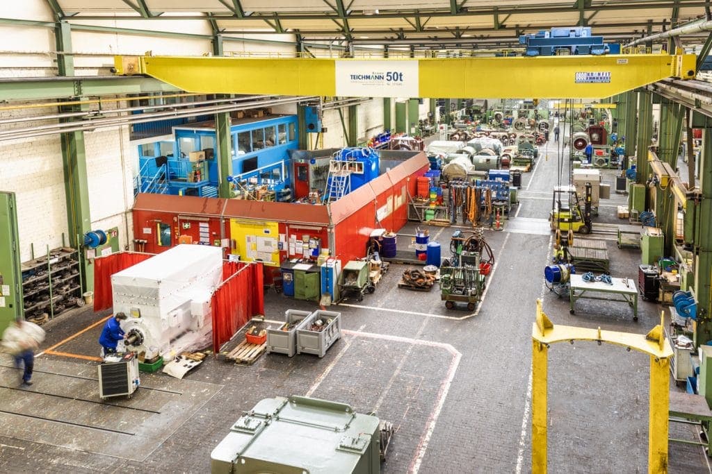 Industrieanlage, Arbeiter, Elektrotechnik, Industriefotografie