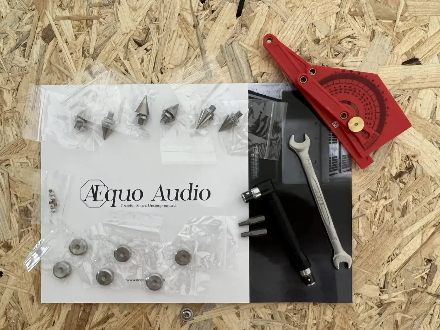 Aequo Audio Stilla actives zoom sur la visserie