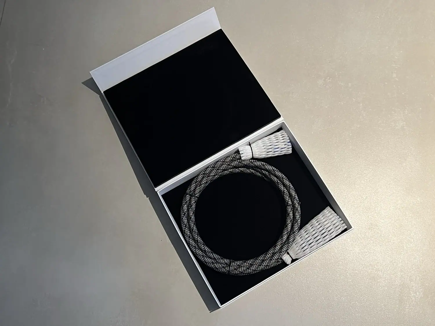 Aequo Audio câble alimention Exclusive 100cm boîte ouverte