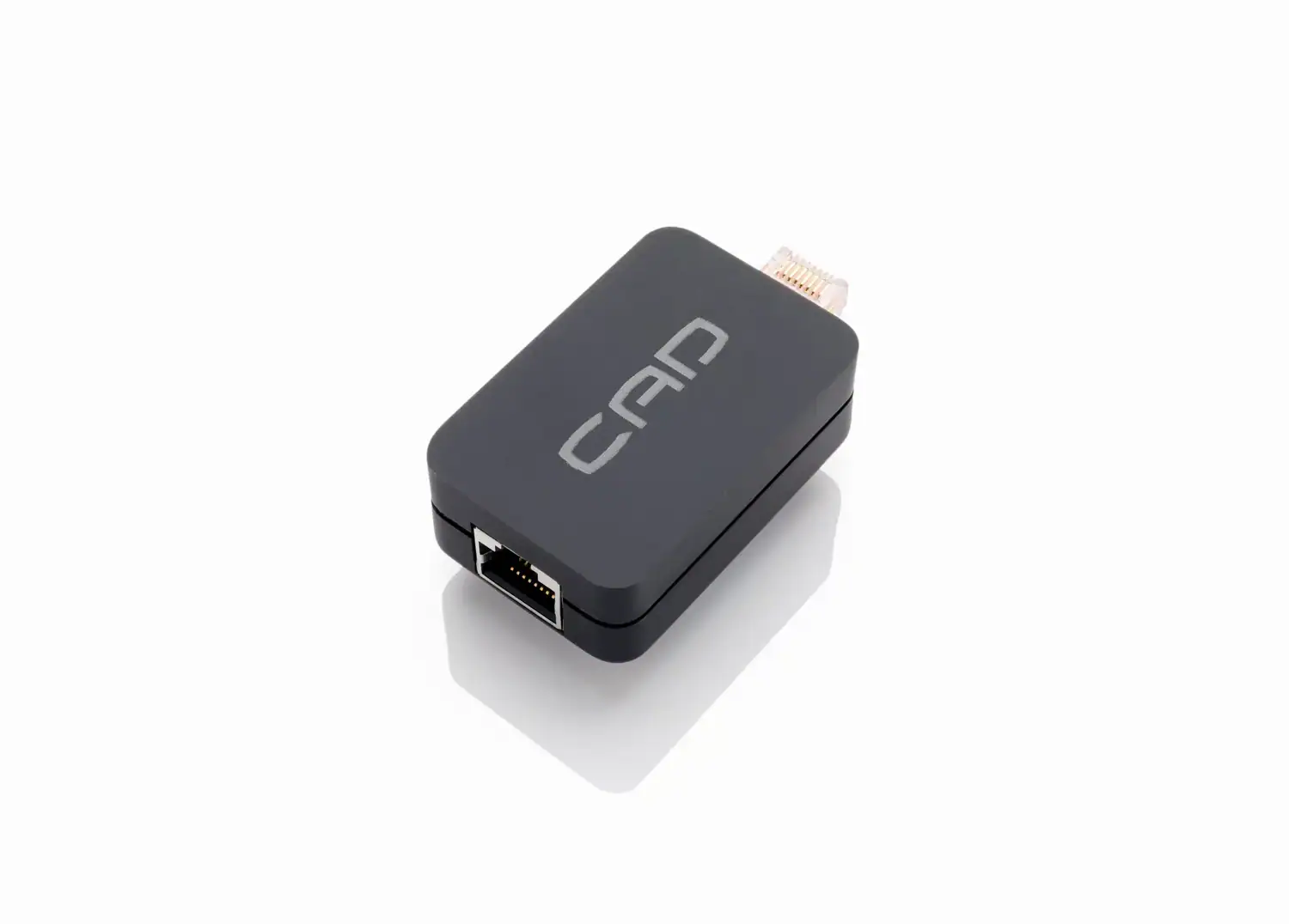 CAD Ethernet Control de haut vu de loin avec son reflet sur un revêtement blanc