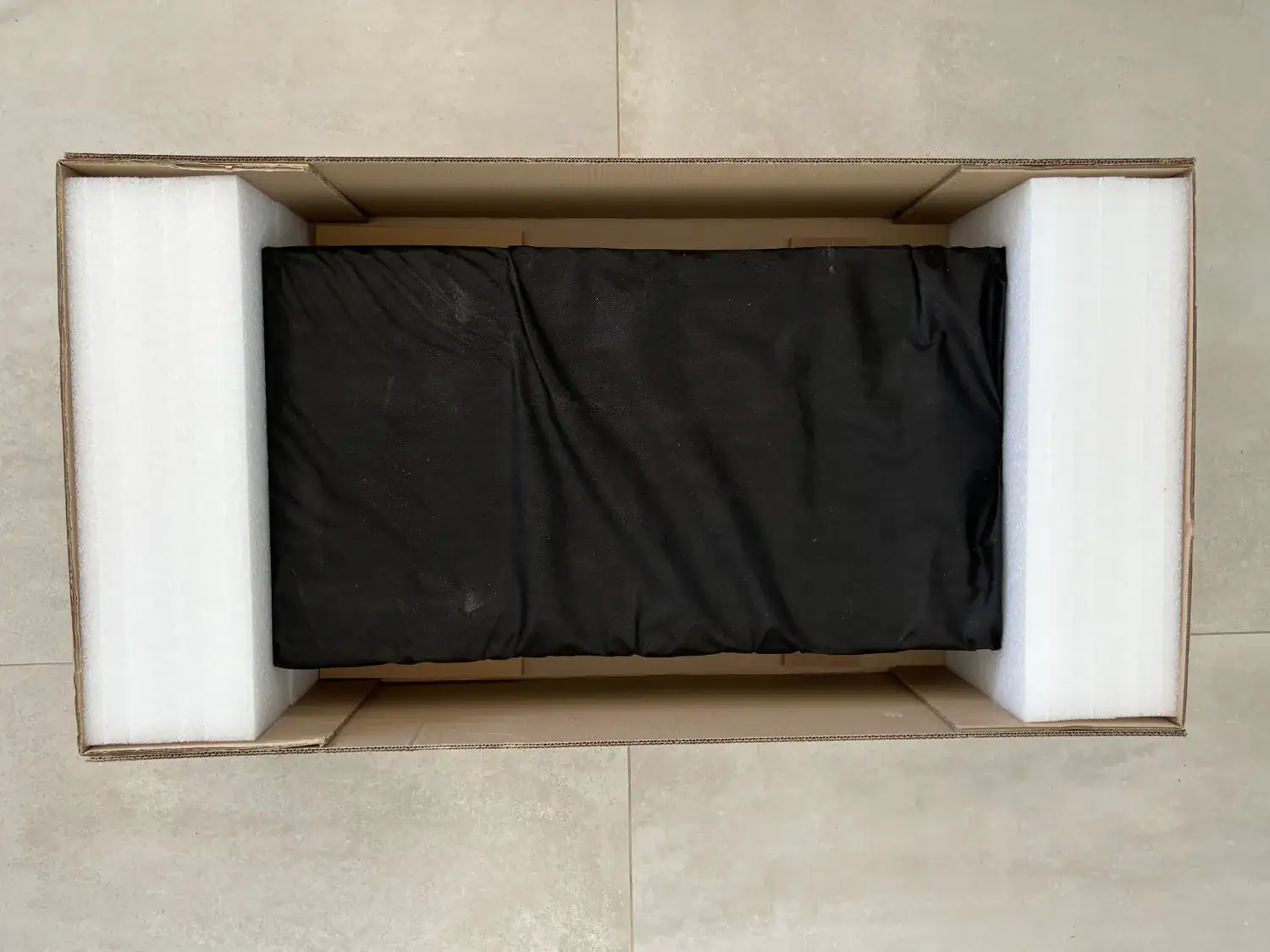 Diptyque Audio dp 107 en cours de montage, housse de protection d'un panneau