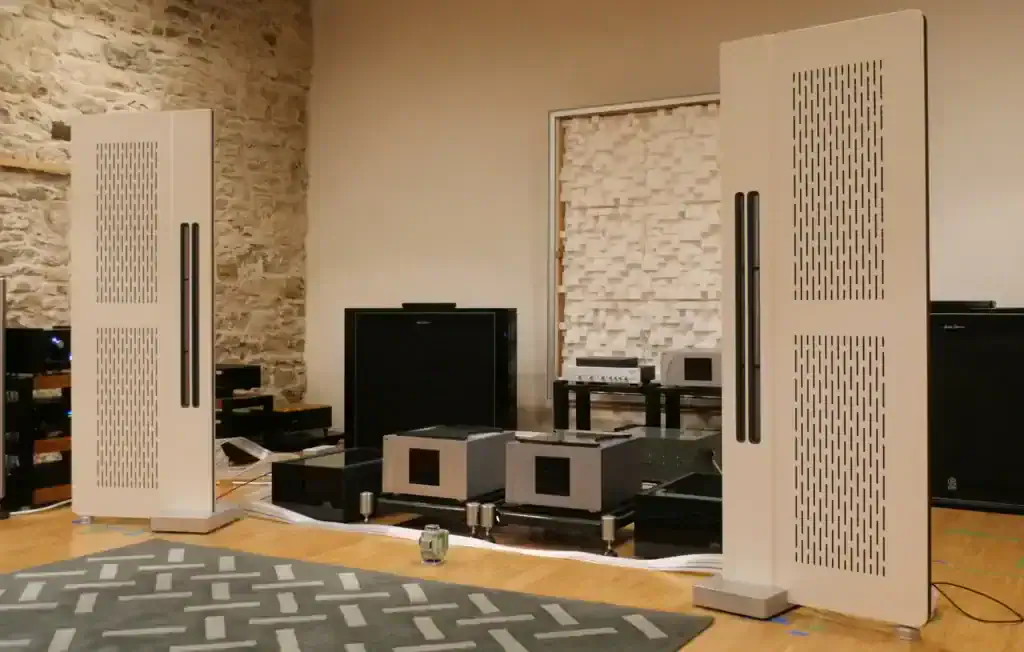 GY8 sur les enceintes panneau Diptyque Reference MkII 04