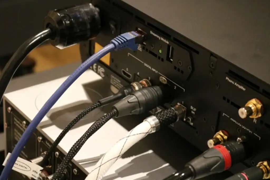 Hi-Fi Advice sur le Cos Engineering D10 13