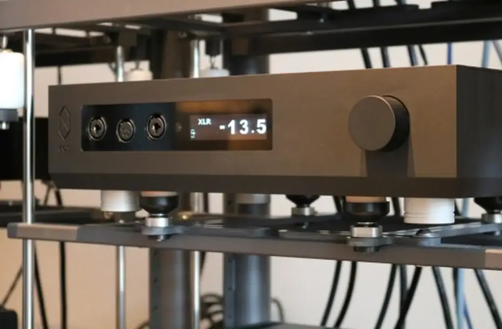 Hi-Fi Advice sur le Cos Engineering D10 17