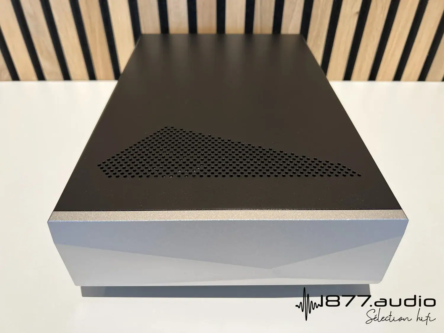 Switch réseau Innuos PhoenixNET vue de face