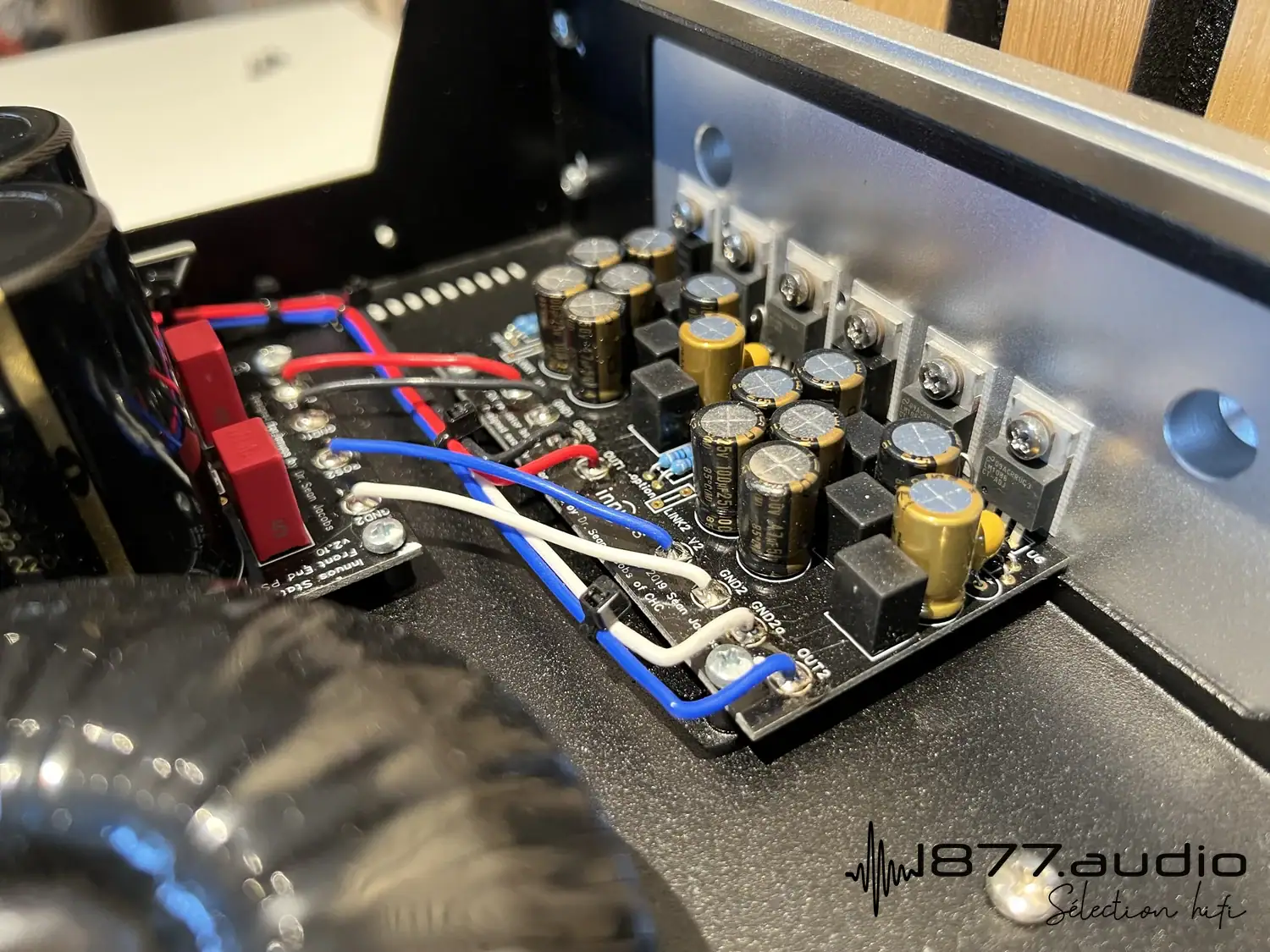 Vue interne de l'Innuos PhoenixNET, zoom sur la carte de commande