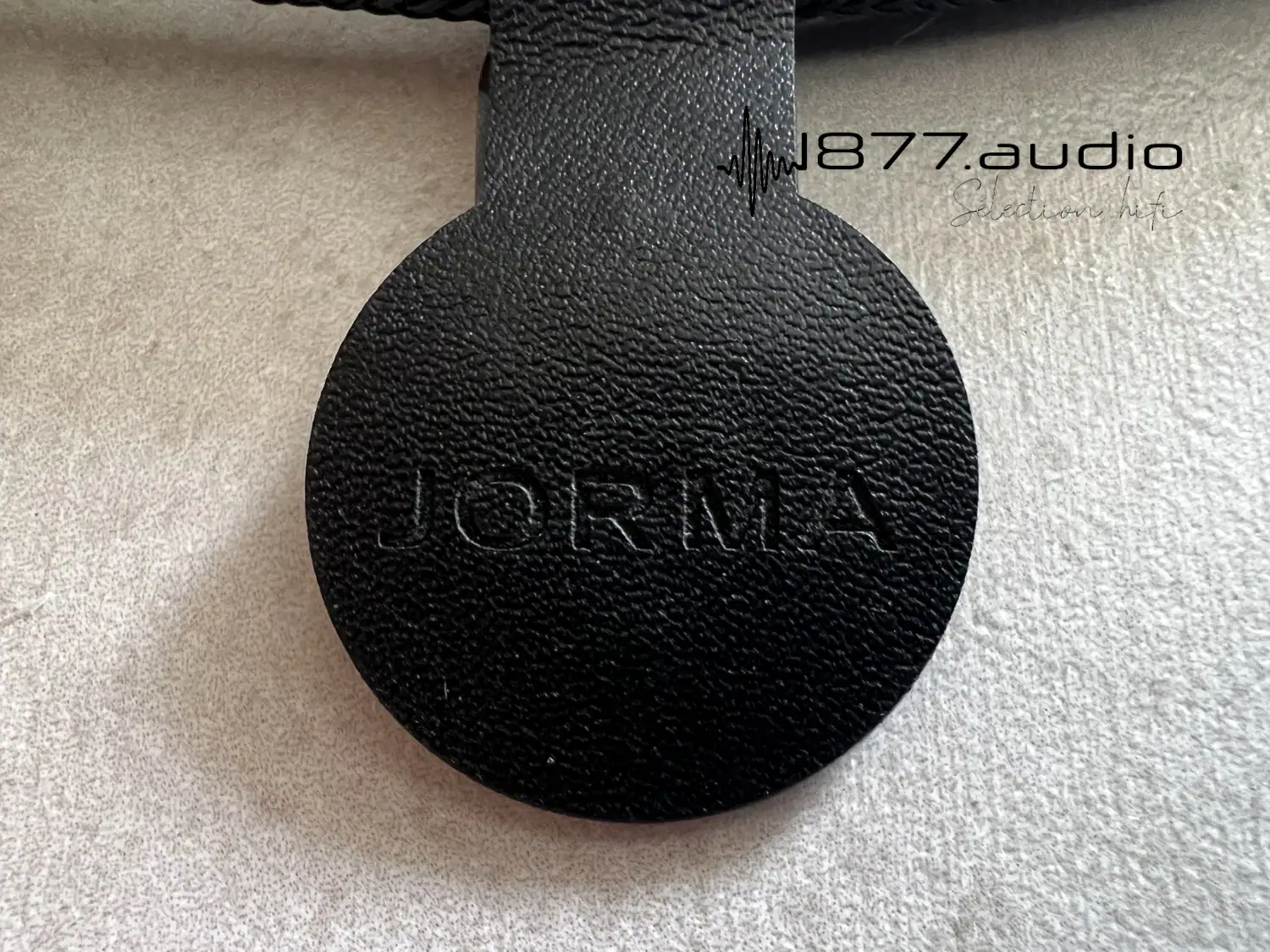 Zoom sur le câble Ethernet Jorma : badge NFC pour permettre son authentification