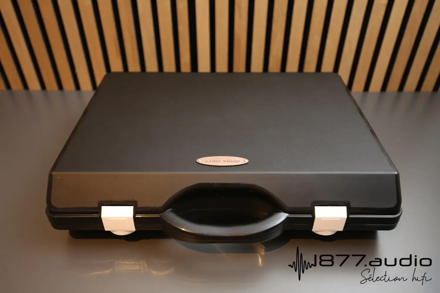 Jorma Unity câble haut-parleur : zoom sur la mallette de transport et de protection fermée