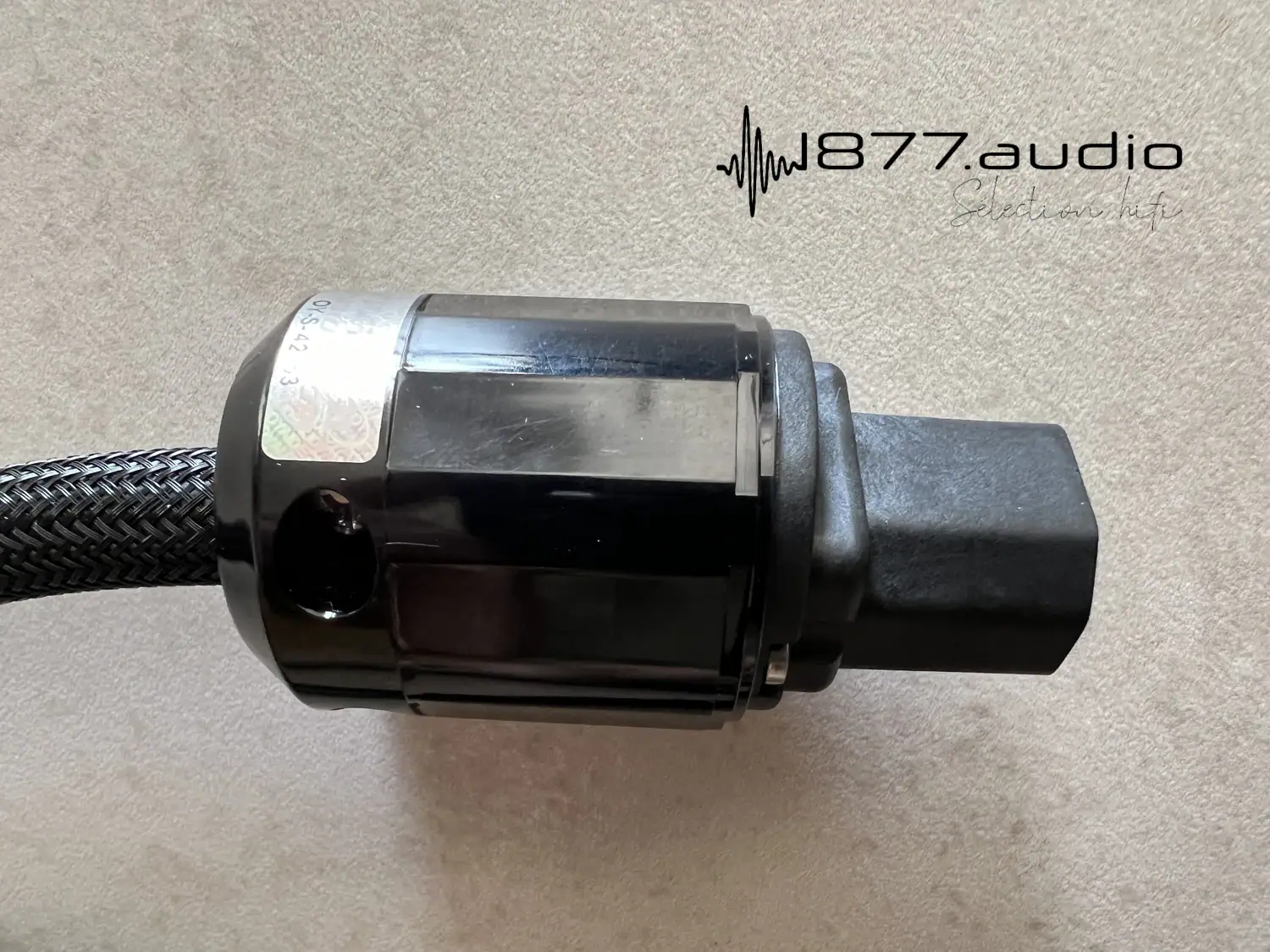 Câble Jorma Unity power : zoom sur le connecteur IEC vu de dessus