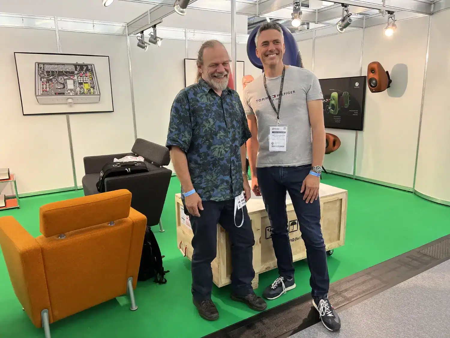 Laurence DICKIE (B&W > Vivid Audio) et moi (Jean-François ORTH de 1877)