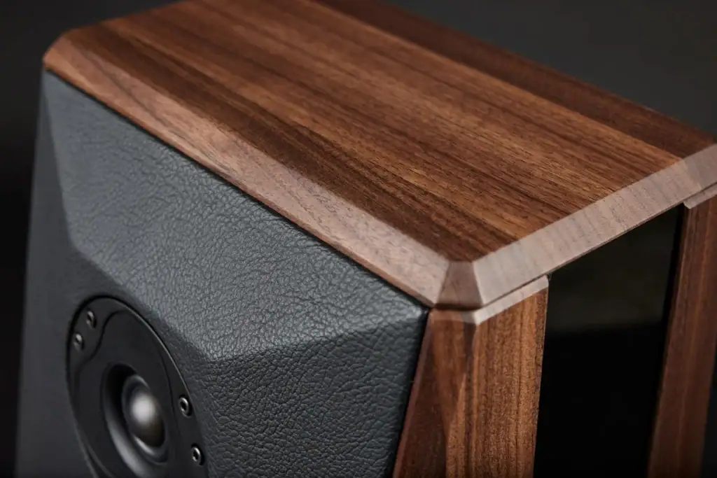 Low Beats sur l’enceinte Peak Consult Sonora 04