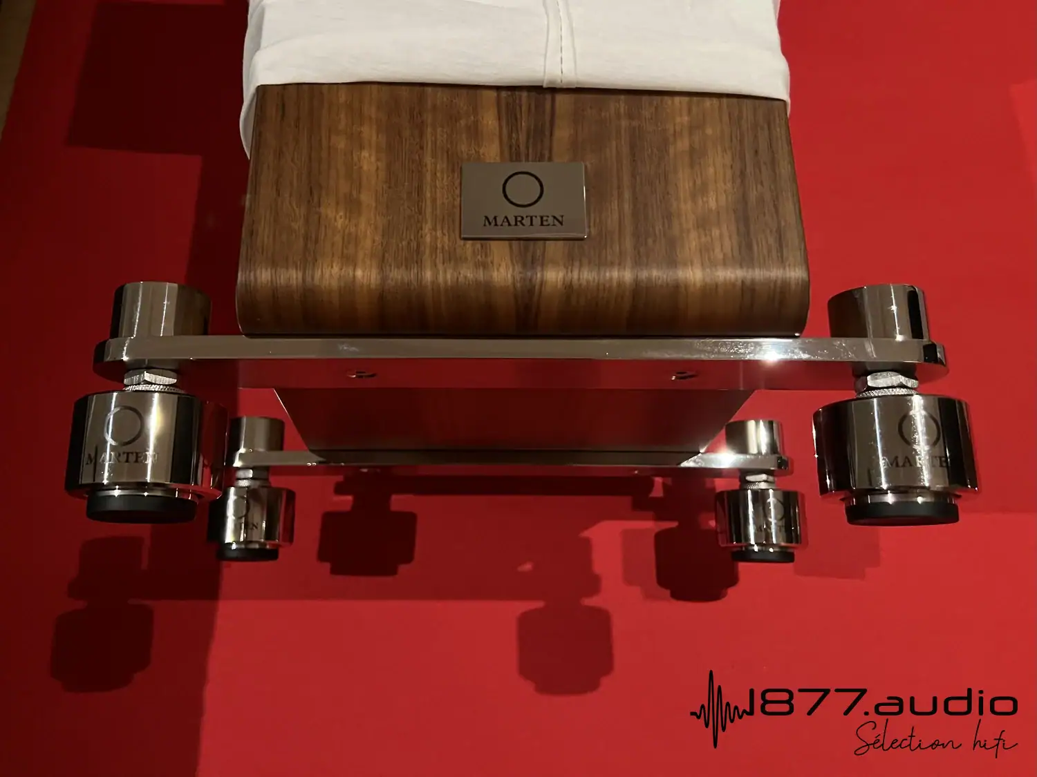 Marten Parker Trio détail du montage des barres et des pieds Iso Acoustics