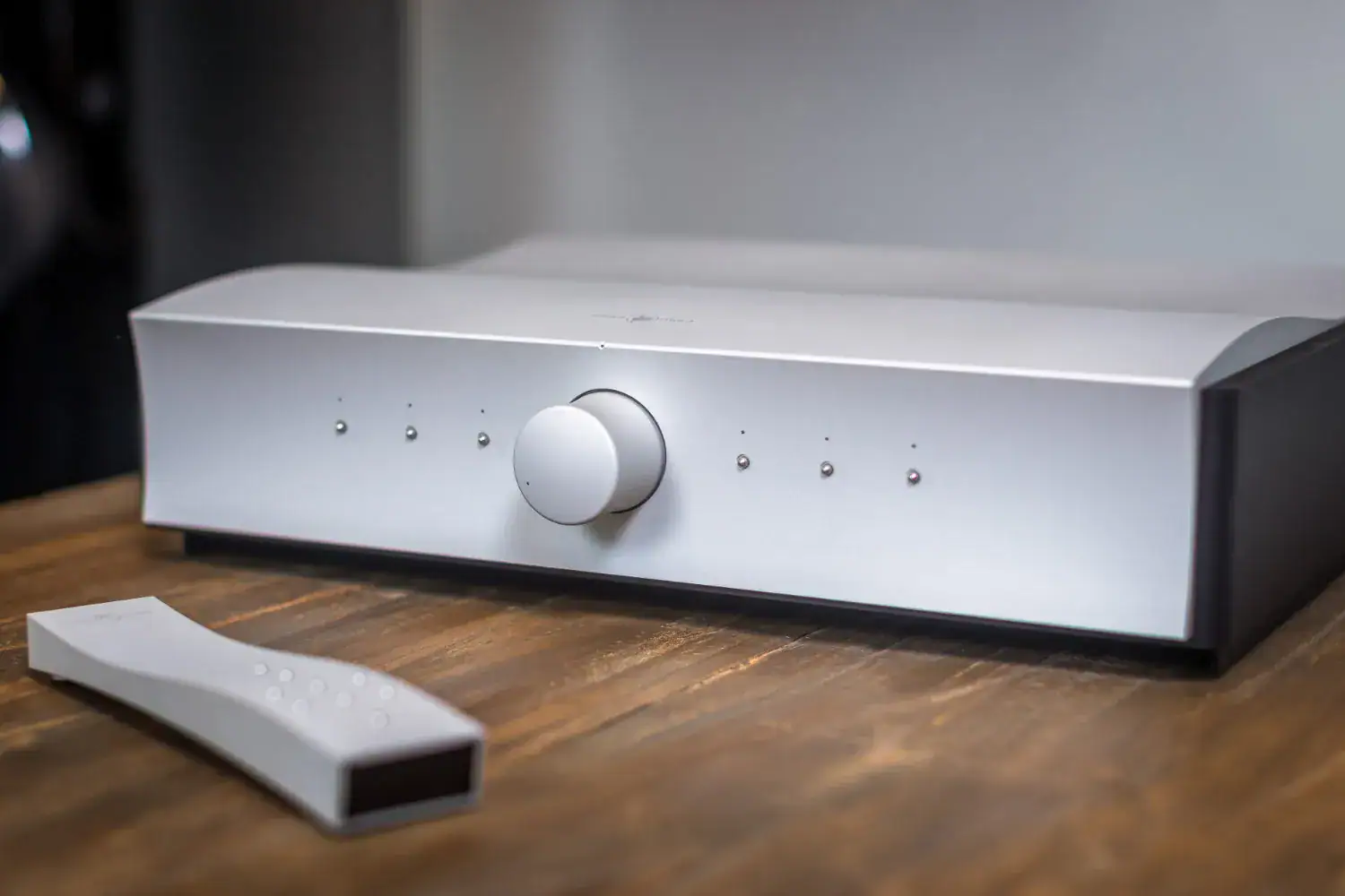 Mola-Mola Kula, amplificateur intégré avec sa télécommande