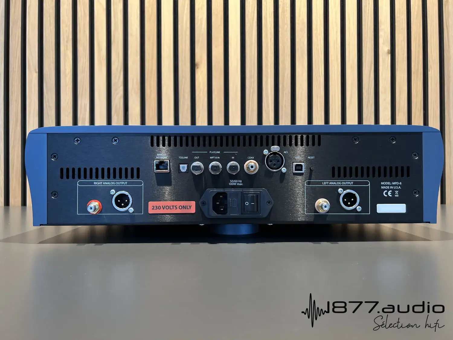 Playback Designs MPD-8 vue arrière plan rapproché