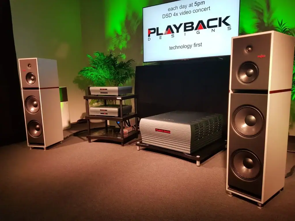 Playback Designs SPA-8 en situation dans une salle d'écoute 4