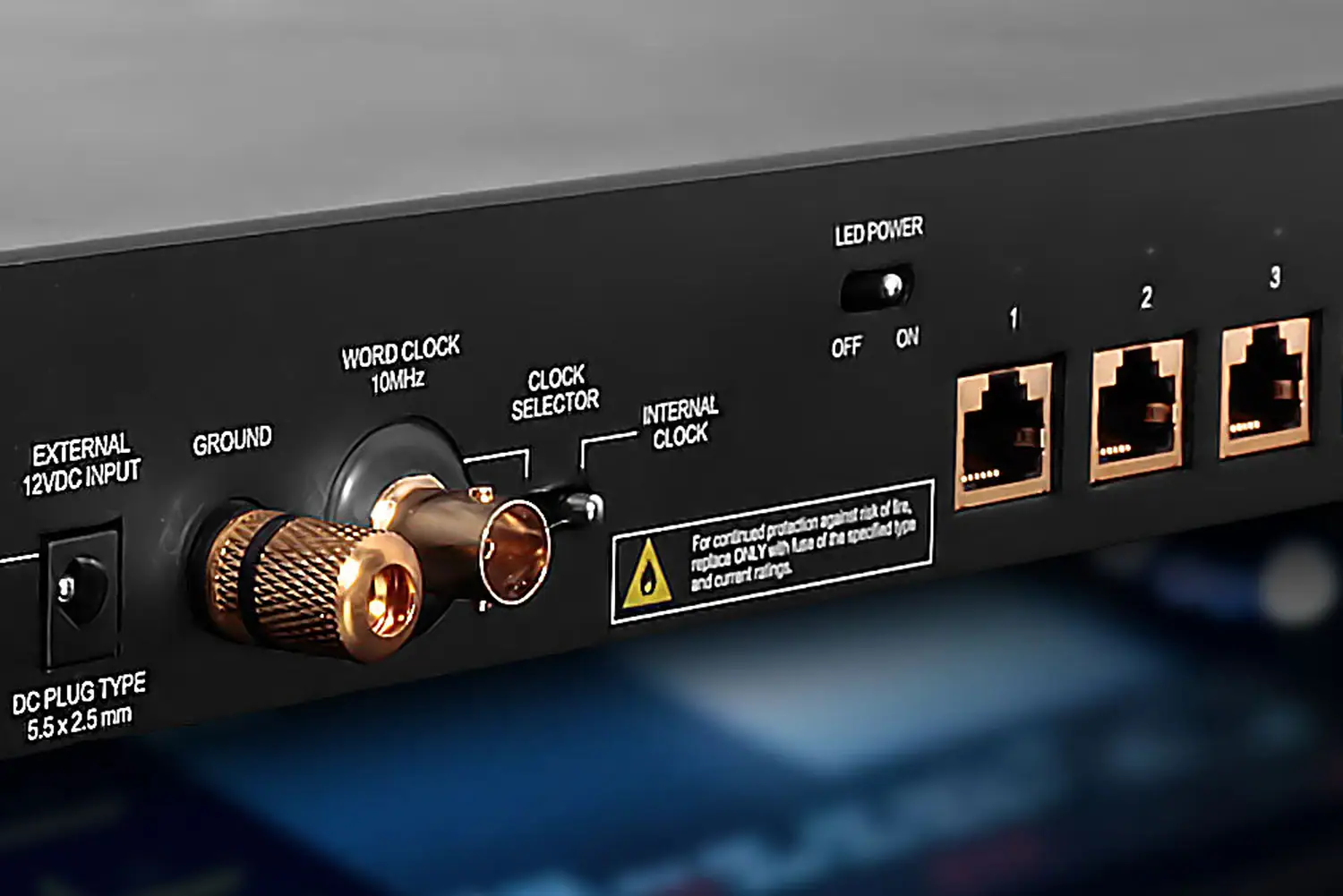 Silent Angel Bonn N8 PRO vue des connecteurs situés à l'arrière