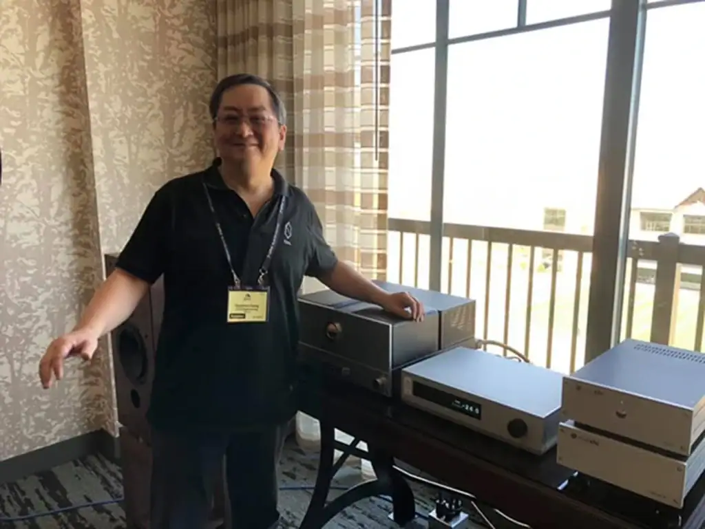 Six Moons sur le Cos Engineering D10 03