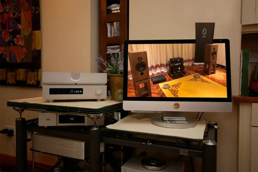 Six Moons sur le Cos Engineering D10 19