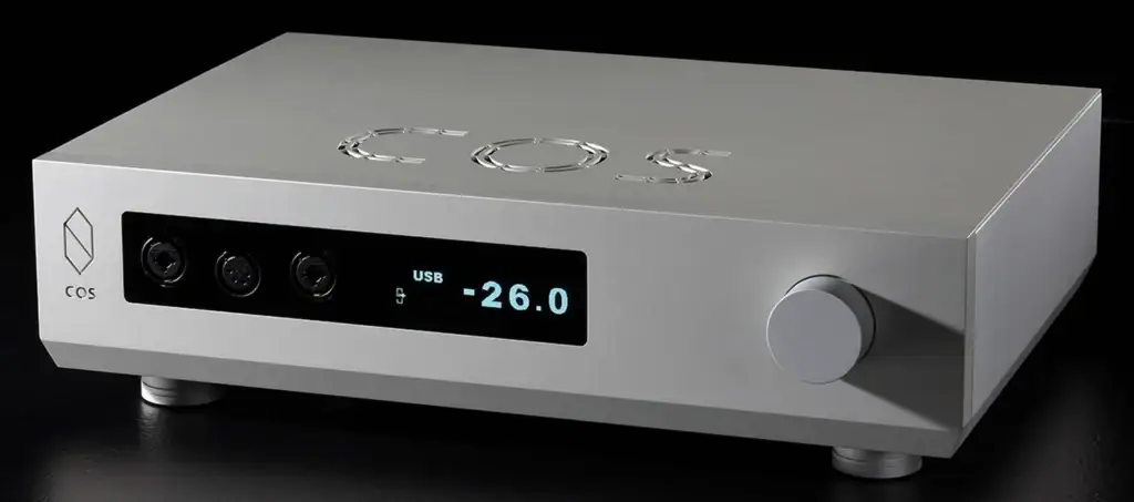 Six Moons sur le Cos Engineering D10 23