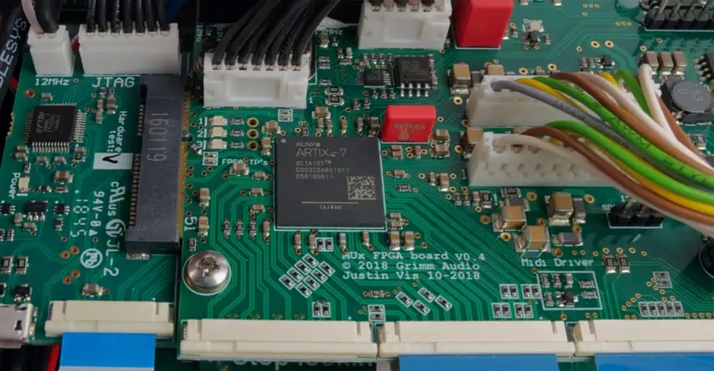 Six Moons sur le Grimm Audio MU1 13