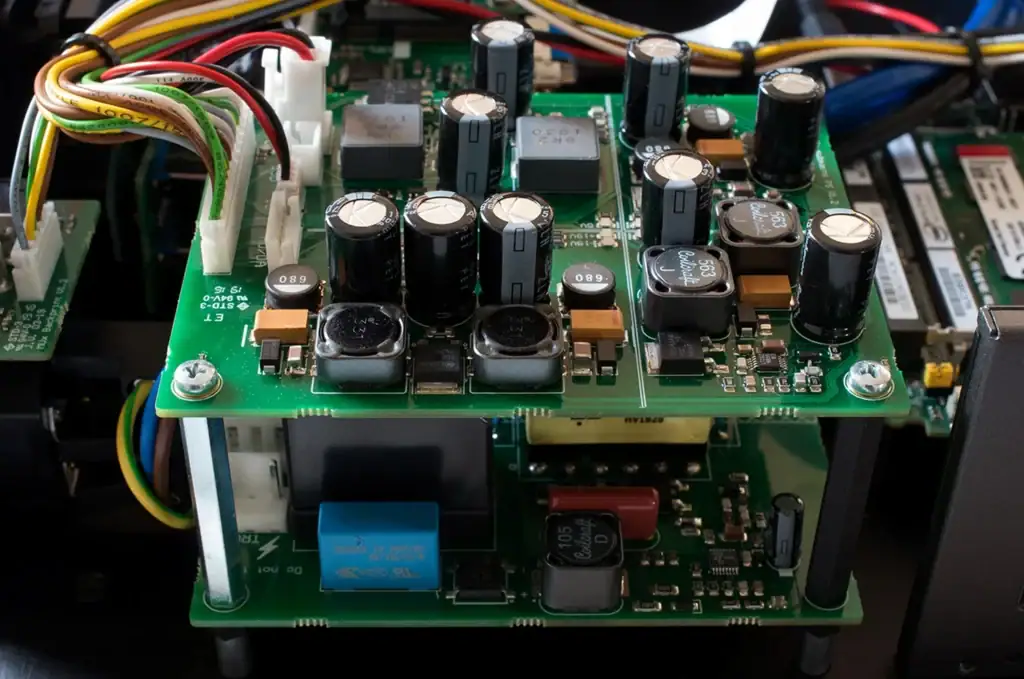 Six Moons sur le Grimm Audio MU1 15