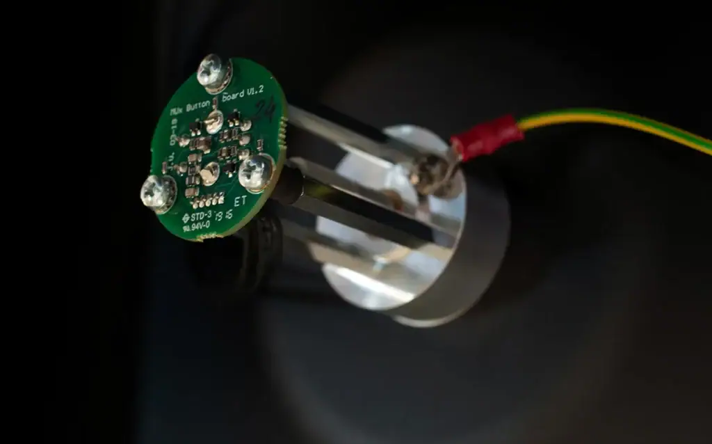 Six Moons sur le Grimm Audio MU1 18